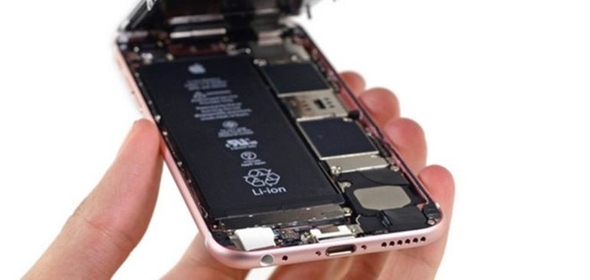 Apple mulls refunds for battery replacement on old iPhones