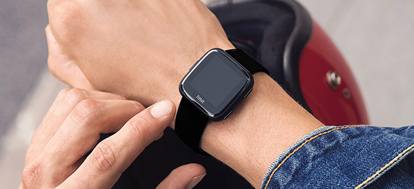 Battle of the Smartwatches: FitBit Versa vs Apple Watch