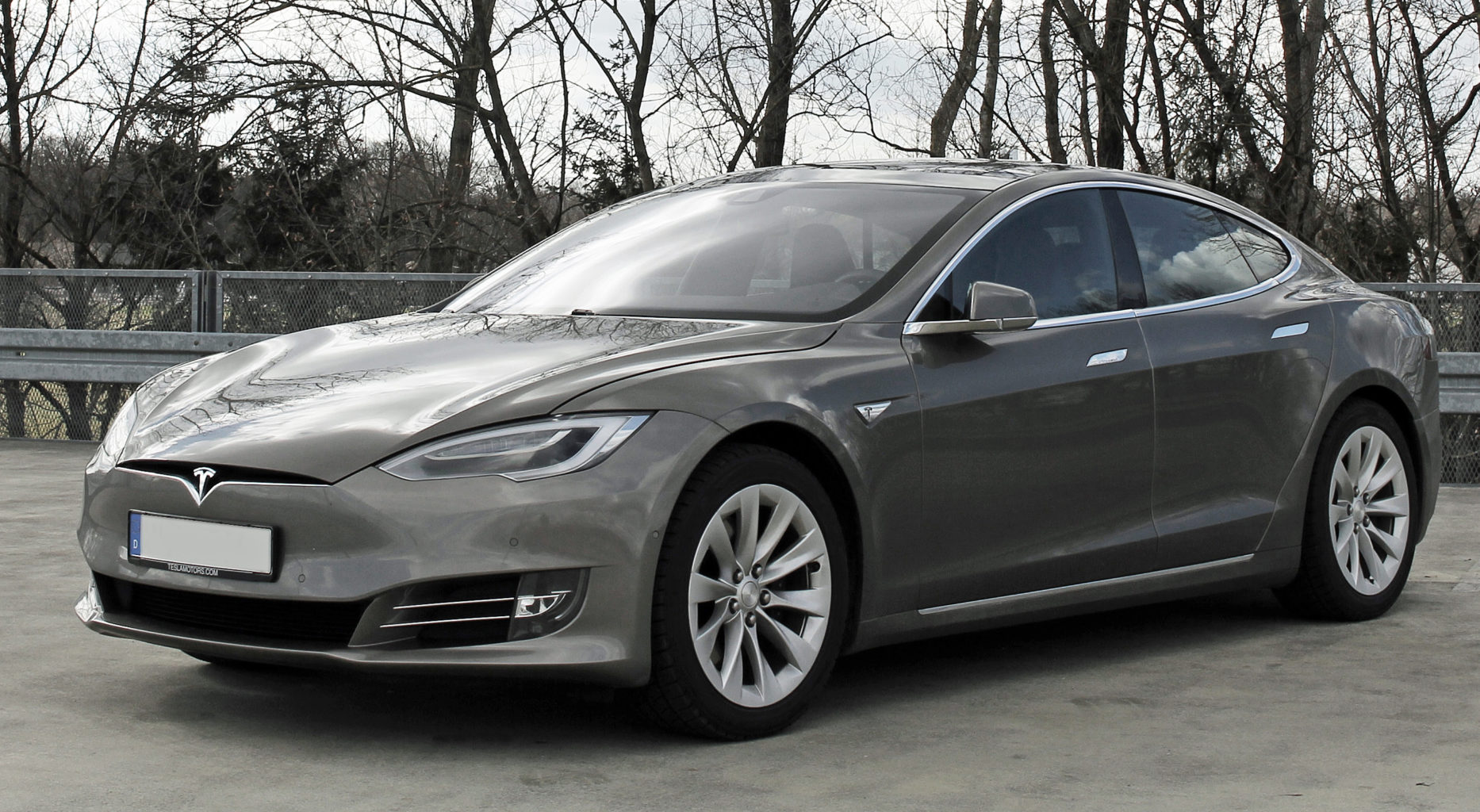 Tesla Model S Crashes While Using Autopilot… Again