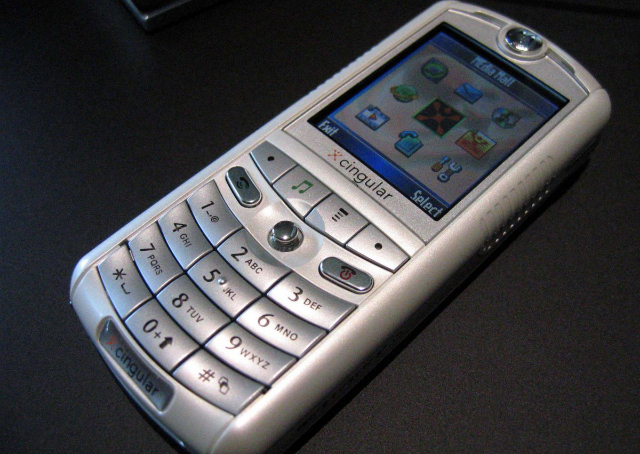 Tech Throwback: Motorola E1 Rokr, The First iPhone