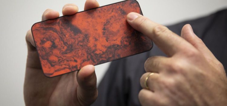 Say So-Long, Smudge: New Matte Glass Fixes Issue with Glass Phones